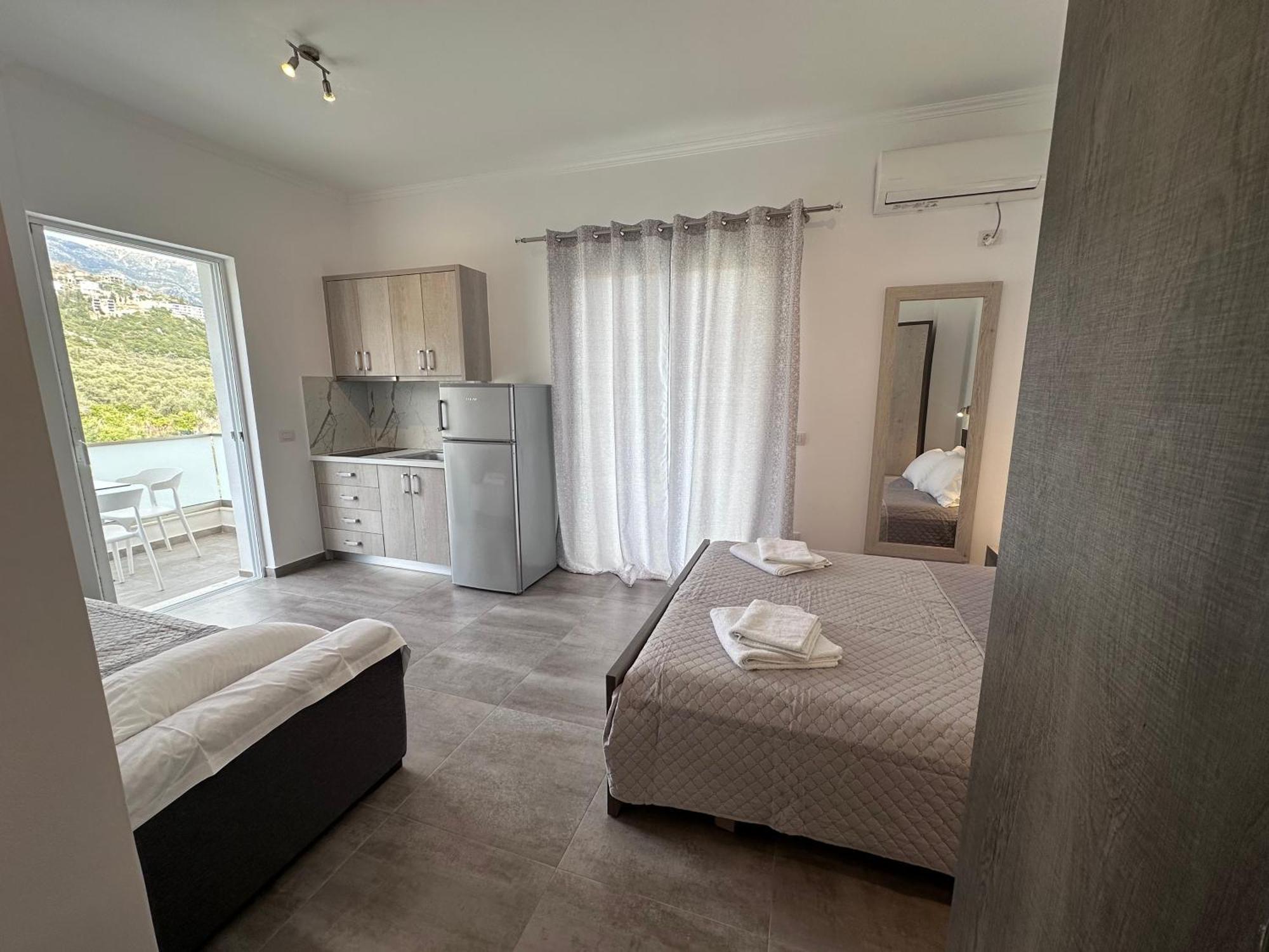 Vila Melina Himare Exterior photo